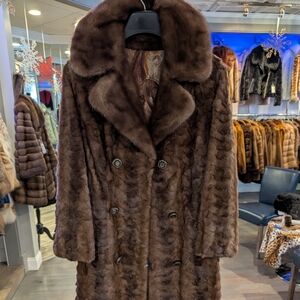 Luxurious Brown Mink Fur Coat